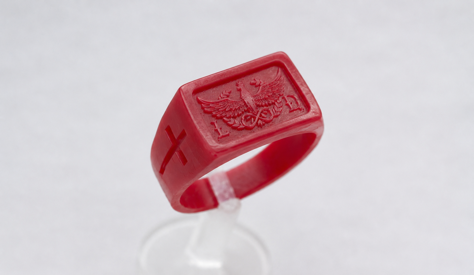 Rotes Wachsmodell eines Siegelrings